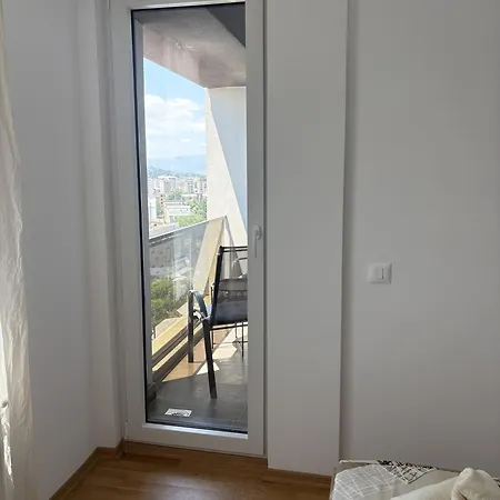 Atom Apartment